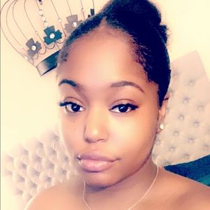 Meet your Posher, Olivia